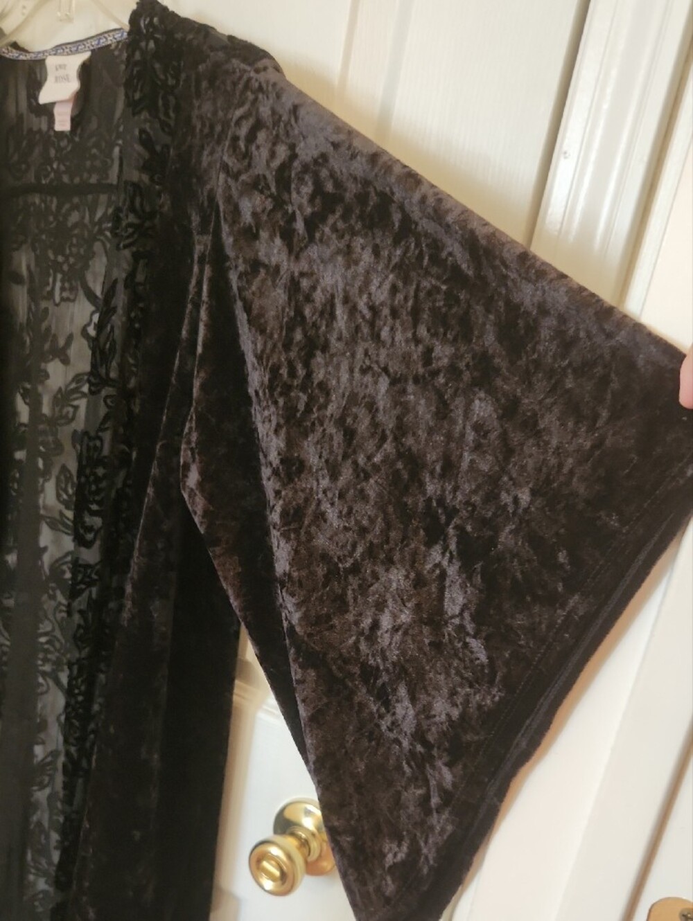 Knox Rose Black Velvet Kimono with Floral Lace Back - Picture 3 of 5